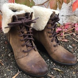 •UGG• Zea Shearling Cuffed Laced Wedge Boot